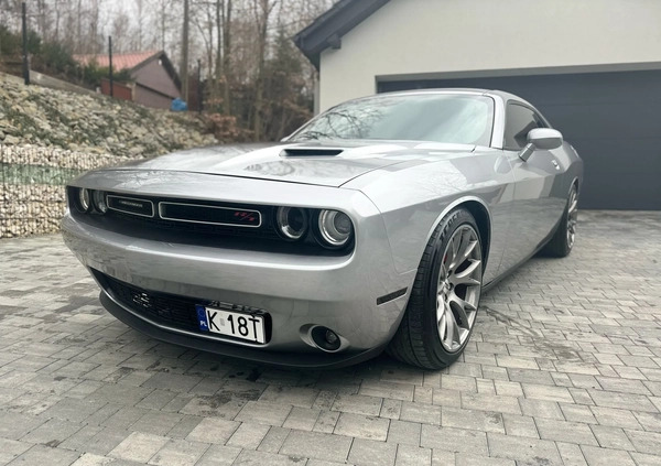 Dodge Challenger cena 127000 przebieg: 123000, rok produkcji 2017 z Kraków małe 137